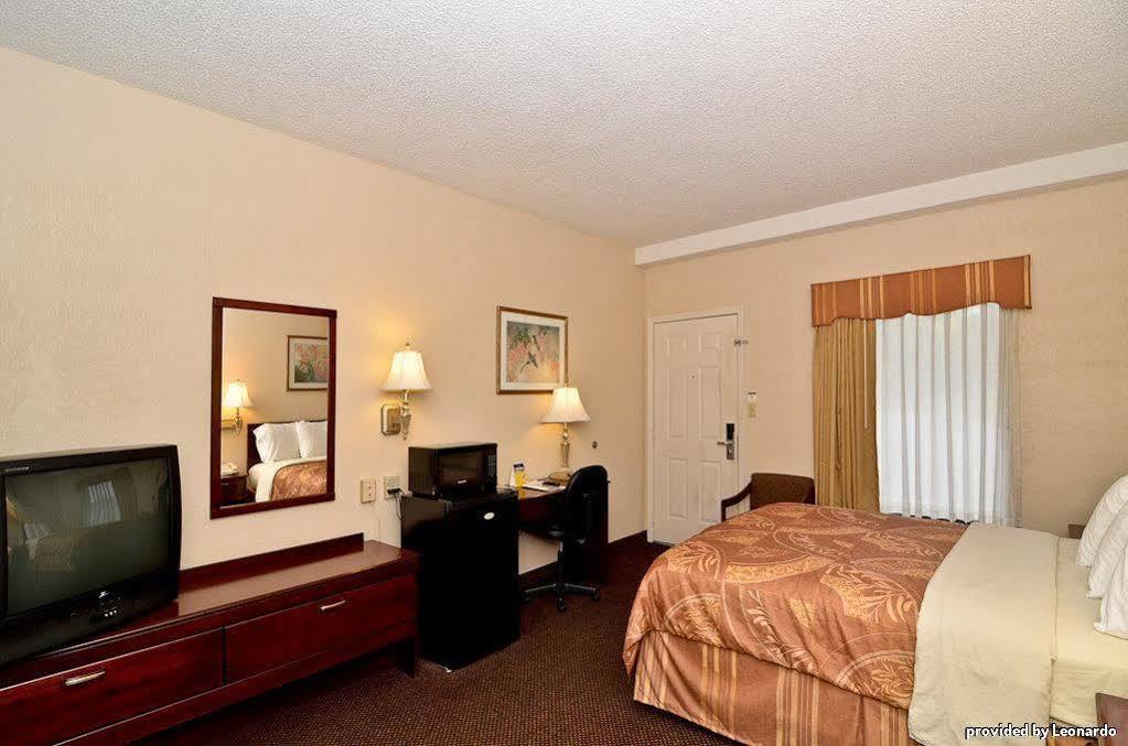 The Inn At Tree City, BW Signature Collection McMinnville Room photo